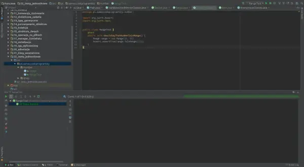 Testy automatyczne Java w IDE. Klasa RangeTest sprawdza poprawność metody isInRange. Wszystkie testy zakończone sukcesem.