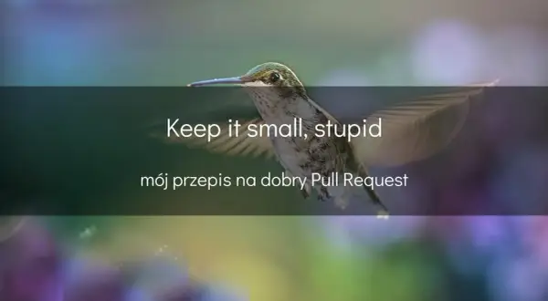 Koliber z napisem "Keep it small, stupid" i "mój przepis na dobry Pull Request".