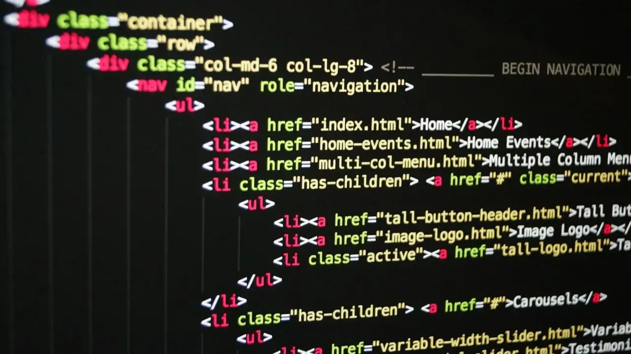 Kod HTML strony internetowej, gotowy do wysłania komendą `git push origin`.