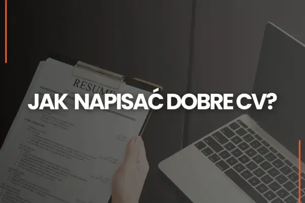 Na zdjęciu widać dokument CV i laptop. Tekst "JAK NAPISAĆ DOBRE CV?" sugeruje, że to materiał o tworzeniu profesjonalnego CV dla programisty.