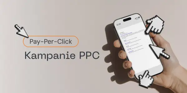 Dłoń trzyma smartfon z kampaniami PPC. Kursor myszy symbolizuje click fraud, czyli oszustwa w reklamach płatnych za kliknięcie.