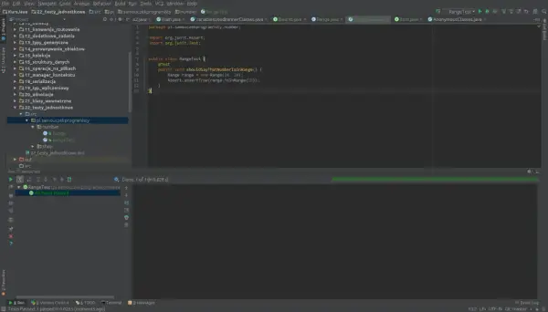 Testy automatyczne Java w IDE. Klasa RangeTest sprawdza poprawność metody isInRange. Wszystkie testy zakończone sukcesem.